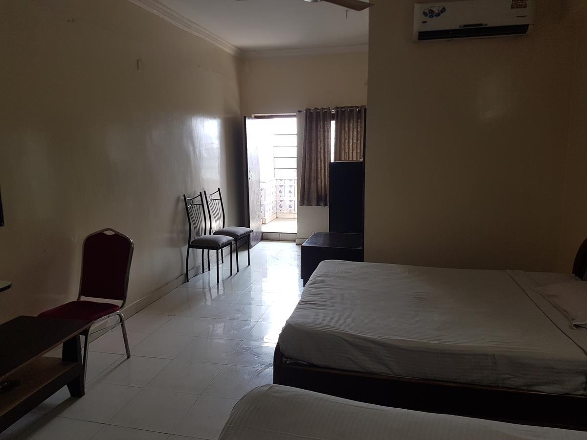 Hôtel Sahasra Residency à Haïdarabad Extérieur photo